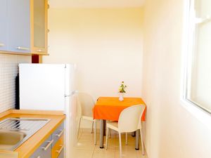 23930534-Ferienwohnung-2-Rukavac (Vis)-300x225-1