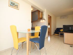 23930533-Ferienwohnung-2-Rukavac (Vis)-300x225-4