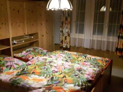 Schlafzimmer von der Tür aus