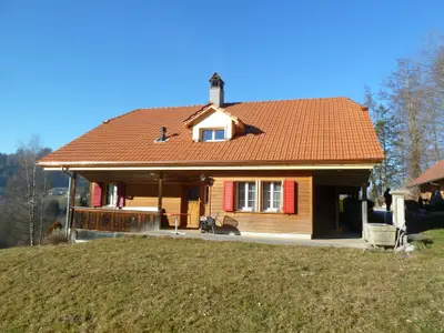 Haus im Hrbst von Osten