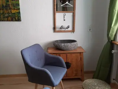 Schlafzimmer 2, Waschbecken mit Kalt- und Warmwasser