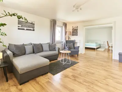 Helles, geräumiges Wohnzimmer