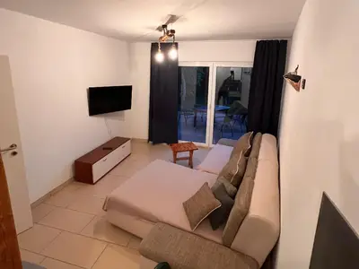 Wohnzimmer mit Blick auf die Terrasse