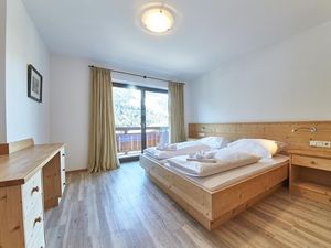 23898352-Ferienwohnung-4-Saalbach Hinterglemm-300x225-1