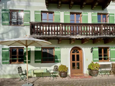 Terrasse und Eingang