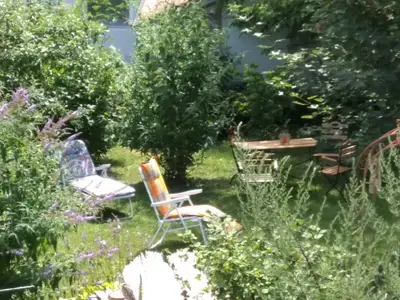 gemütliche Sitzecke im Garten