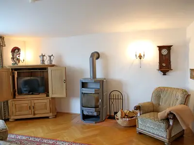 gemütliche Kaminecke im Wohnzimmer