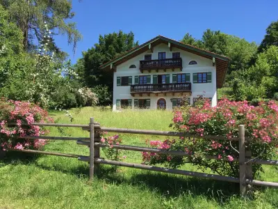 Hausansicht von Süden (von der Straße)