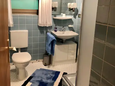 Bad mit WC und Dusche