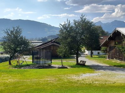 Der Spielplatz, vom Balkon einsehbar