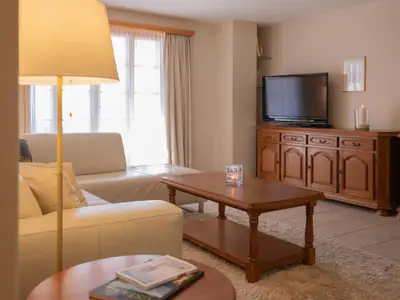 Wohn-/Esszimmer (1)