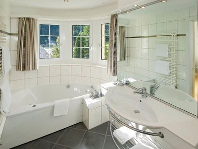 Deluxe Badezimmer mit Whirl-Wanne