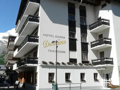 Domino im Sommer