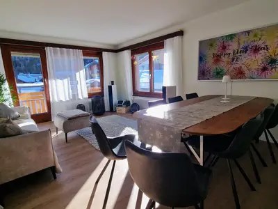 Wohnzimmer mit Esstisch