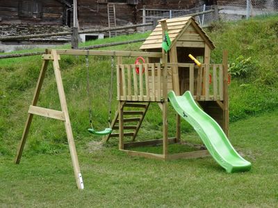 Spielplatz vor dem Haus