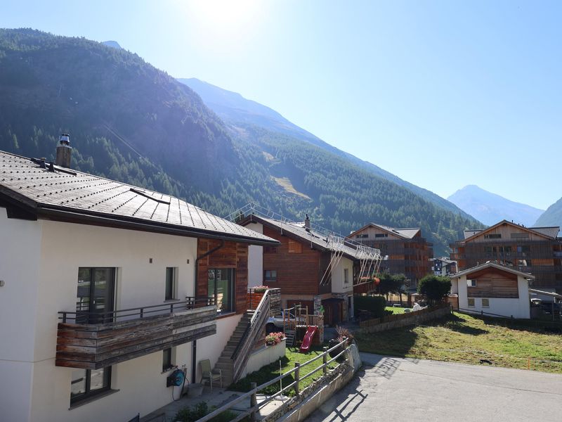 24007041-Ferienwohnung-4-Saas-Grund-800x600-1