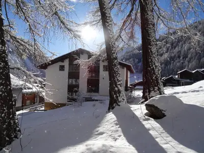 Apartments Carmena Saas-Grund Eingang