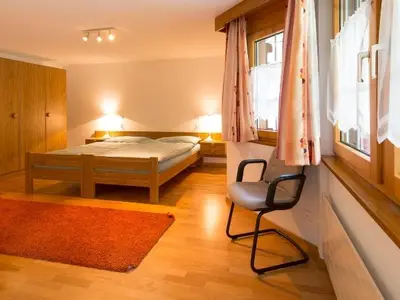 Schlafzimmer 1