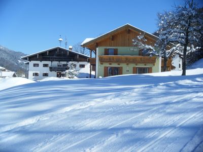 Bergerhof Winter mit Loipe
