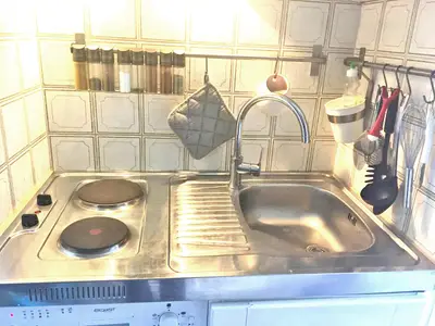 Wohnraum mit Küchenzeile