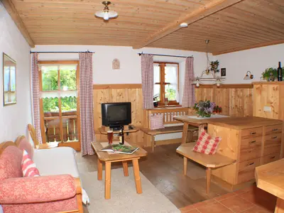 Wohnraum mit offener Küche