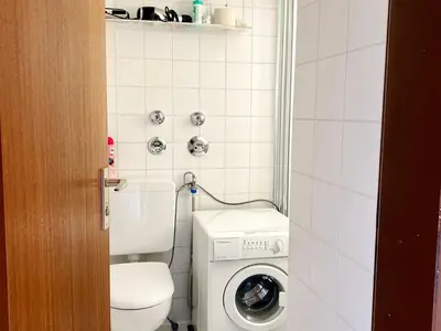 Badezimmer Dusche/WC und Waschmaschine