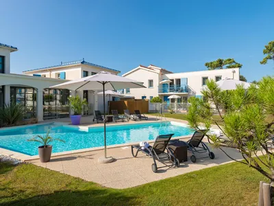 PoolOfHouse