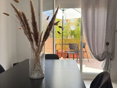 Ruhe und Gelassenheit im Wohnzimmer in Saint-Raphaël