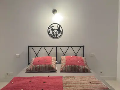 Schlafzimmer mit Doppelbett