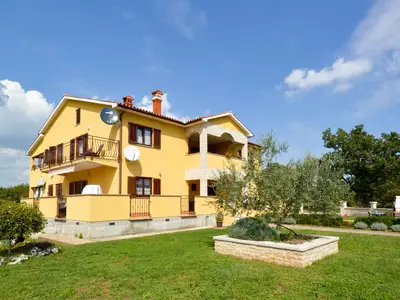 Ferienwohnung für 8 Personen (160 m²) in Šajini 1/10