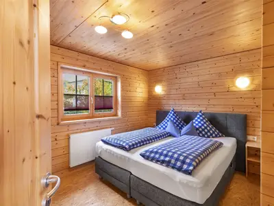 Schlafzimmer mit Boxspringbett