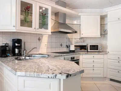KITCHEN, INSIDE
