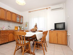 23926327-Ferienwohnung-4-Sali-300x225-1