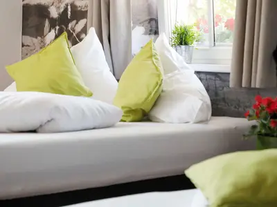 2-3 Bett App (2).jpg