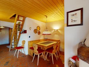 23463843-Ferienwohnung-5-Samedan-300x225-5