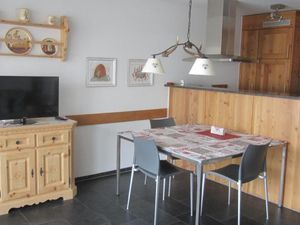 23953722-Ferienwohnung-2-Samedan-300x225-3