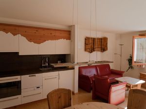 19160550-Ferienwohnung-5-Samedan-300x225-5