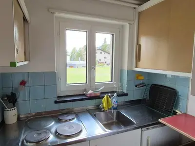 Vollständig ausgerüstete kleine Küche