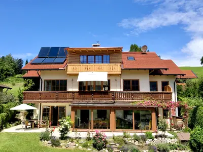 Ferienwohnung Sonnenfeld Hausansicht