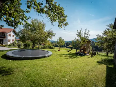 Spielwiese mit Trampolin
