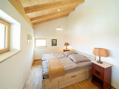 Schlafzimmer, großes Doppelbett