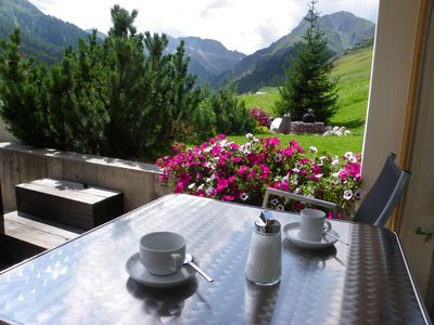 Terrasse mit Garten