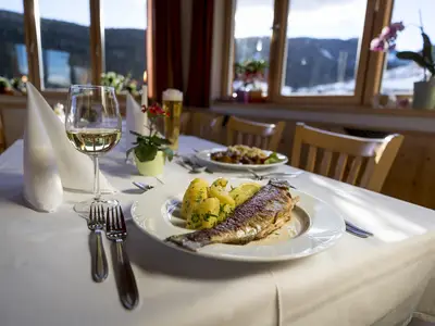 Gasthof, Forelle aus dem Hausteich
