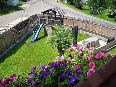 Garten. Garten mit Blick vom Balkon