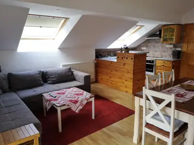 Wohnbereich. Blick auf die Sofaecke