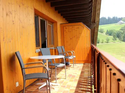 Kapfenmathishof Balkon mit Morgensonne