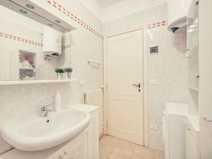 23376955-Ferienwohnung-5-Sanremo-300x225-0