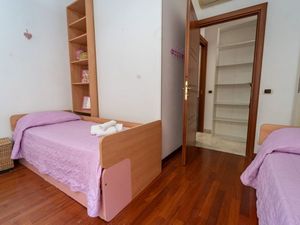 23679402-Ferienwohnung-5-Sanremo-300x225-4