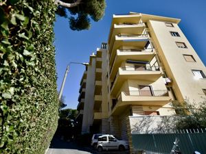 23914186-Ferienwohnung-5-Sanremo-300x225-0