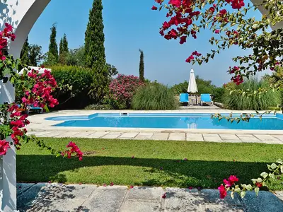 PoolOfHouse